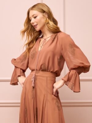 Blusa com detalhes em renda